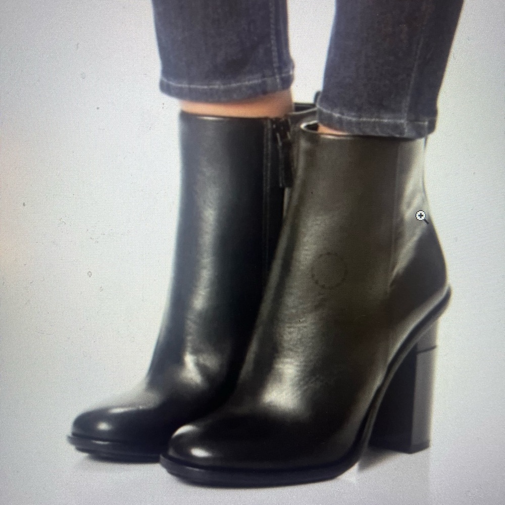 Tory Burch Gabrielle Leather Ankle Boot - Black - Size 9.5 - EUC